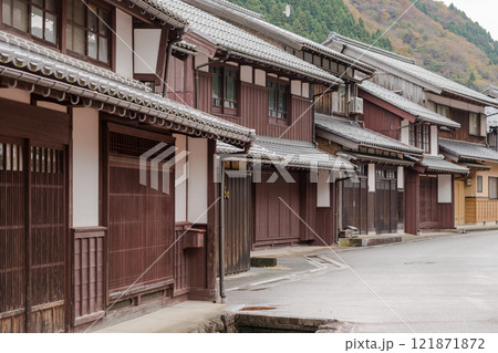 【若狭鯖街道の熊川宿】 121871872