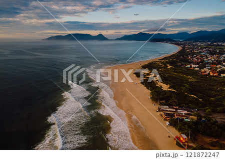 Campeche beach and ocean with waves in the early morning, Florianopolis 121872247