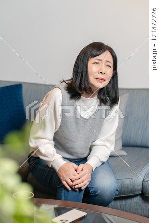 膝痛 シニア女性 膝痛 シニア女性 121872726