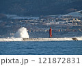 波浪警報が出された時の小樽港北防波堤と小樽港北副防波堤灯台 121872831
