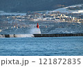 波浪警報が出された時の小樽港北防波堤と小樽港北副防波堤灯台 121872835