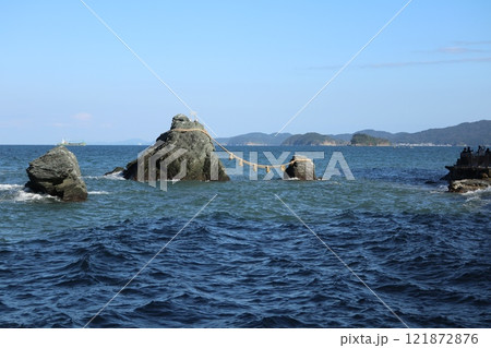 お伊勢参り、二見興玉神社の夫婦岩 121872876