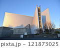 夕方の東京カテドラル聖マリア大聖堂 121873025