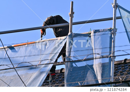 屋根の高圧洗浄　住宅塗装工事　屋根瓦 121874284