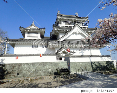 旧鳥居龍蔵記念博物館で鳴門市撫養町の妙見山の山頂、撫養城の本丸跡にある複合施設であるトリーデなると 旧鳥居龍蔵記念博物館で鳴門市撫養町の妙見山の山頂、撫養城の本丸跡にある複合施設であるトリーデなると 121874357