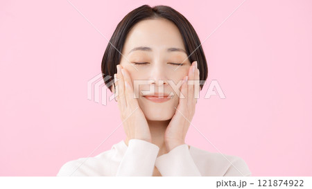 女性　スキンケア 121874922