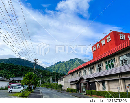 屋久島の白谷雲水峡ハイキング｜もののけ姫の森と人の生きる街【澄み渡る青空と聖地巡礼】 121875298