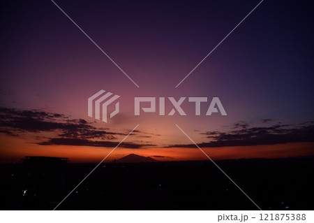 メルー夕景 121875388