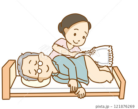 介護清拭、身体の清潔を保つ介護をする 121876269