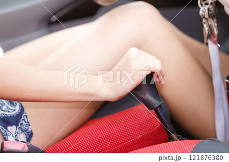 driver hand shifting the gear stick driver hand shifting the gear stick 121876380