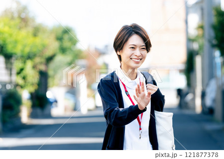 医療スタッフの女性 医療スタッフの女性 121877378