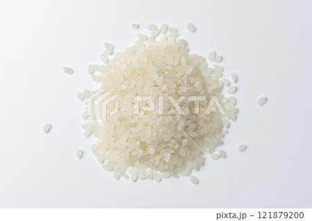 白背景に盛られた白米の俯瞰 121879200
