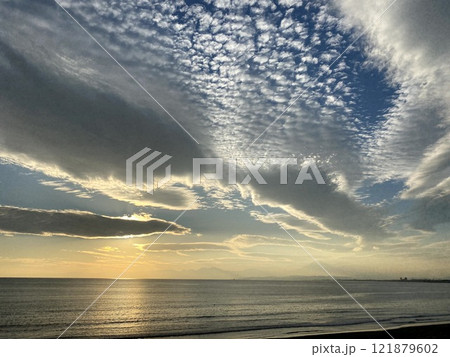 夕暮れと雲と海 夕暮れと雲と海 121879602