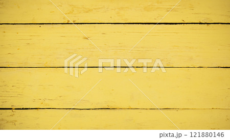 黄色い古い木の板の背景 黄色い古い木の板の背景 121880146