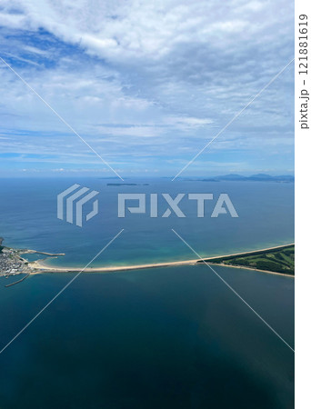 機内から眺める海の中道 121881619