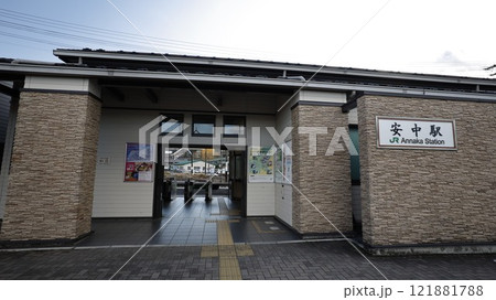 JR信越線の安中駅駅舎 JR信越線の安中駅駅舎 121881788
