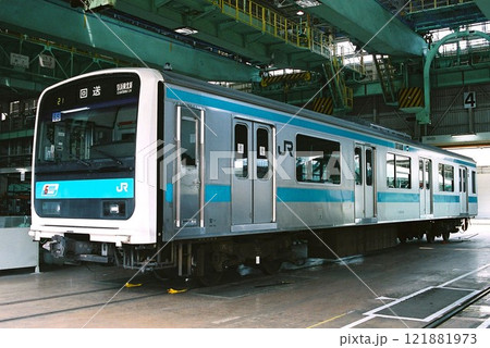 車両基地に停車する京浜東北線の209系 121881973