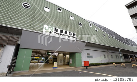 JR南武線の稲城長沼駅駅舎 121883795