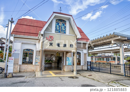 飯田市、天竜峡駅の駅舎 飯田市、天竜峡駅の駅舎 121885883