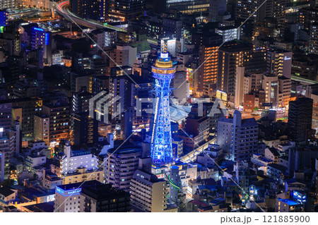 大阪府、あべのハルカスから見下ろす通天閣と新世界の夜景 大阪府、あべのハルカスから見下ろす通天閣と新世界の夜景 121885900