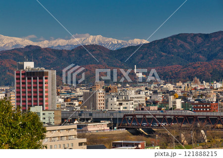足羽山からの秋の市街地風景 121888215