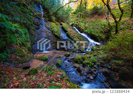 晩秋の蹄の滝 121888434
