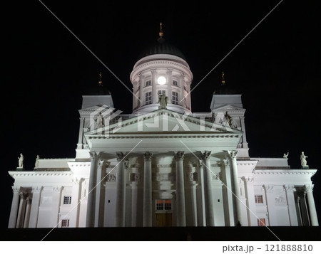 【フィンランド】ライトアップされた夜のヘルシンキ大聖堂(ヘルシンキ) 【フィンランド】ライトアップされた夜のヘルシンキ大聖堂(ヘルシンキ) 121888810