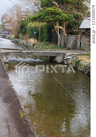 萩の町並み　藍場川 121888976