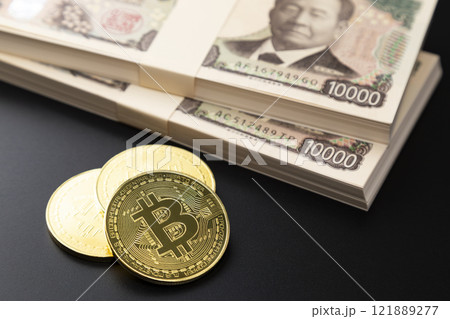 黒背景にビットコインと200万円 黒背景にビットコインと200万円 121889277