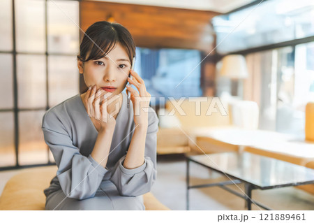 女性ポートレート 121889461
