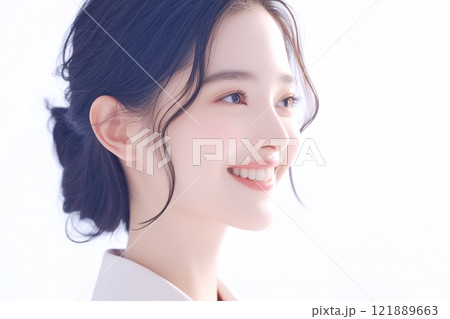 スーツを着た女性の横顔「AI生成画像」 121889663