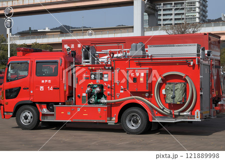 出初式の消防車 出初式の消防車 121889998