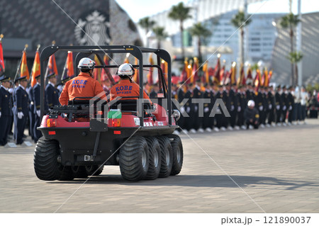 出初式 消防車のパレード 出初式 消防車のパレード 121890037