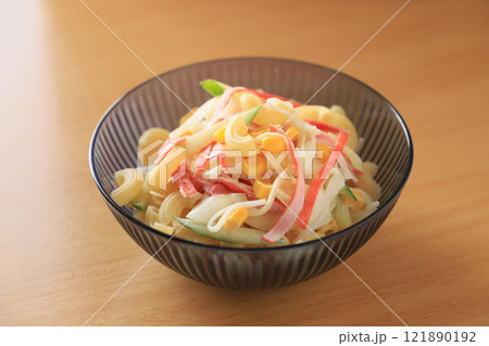 ごちそうサラダ!カニカマとマカロニのマヨネーズ和えサラダ ごちそうサラダ!カニカマとマカロニのマヨネーズ和えサラダ 121890192