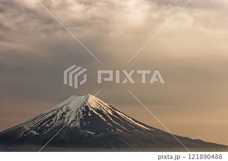 三ツ峠から見る夕照の富士山 三ツ峠から見る夕照の富士山 121890488