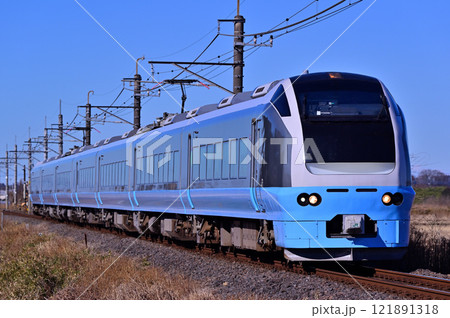 快晴のJR東日本成田線をゆくE653系電車 快晴のJR東日本成田線をゆくE653系電車 121891318