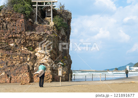 【稲佐の浜　人物有り】 121891677