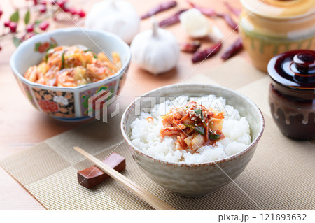 シャキシャキした食感で美味しい きゃべつキムチ 121893632