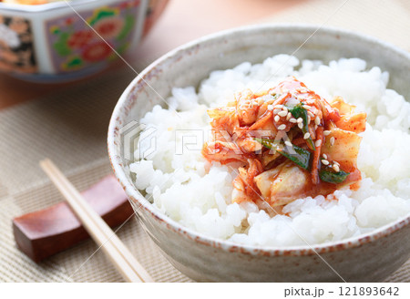 シャキシャキした食感で美味しい きゃべつキムチ 121893642