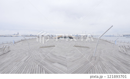 海に続く大男桟橋 121893701