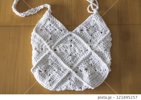 毛糸で編んだバッグ 121895257