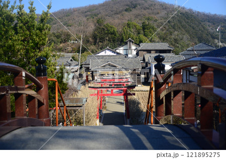 小豆島二十四の瞳映画村内瞳天満宮参道からの眺め-1 小豆島二十四の瞳映画村内瞳天満宮参道からの眺め-1 121895275