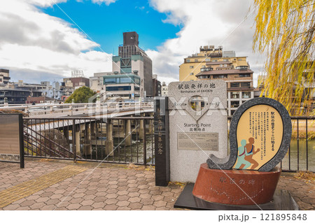 京都市東山区　三条京阪周辺の街並み 121895848