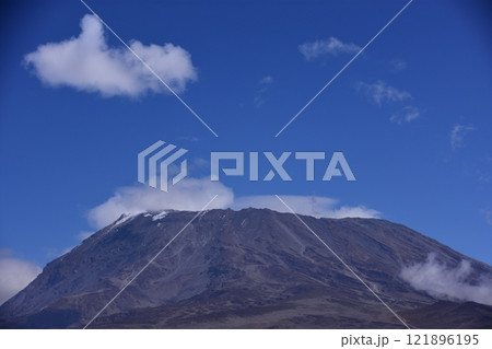 キリマンジャロ山頂遠景 121896195