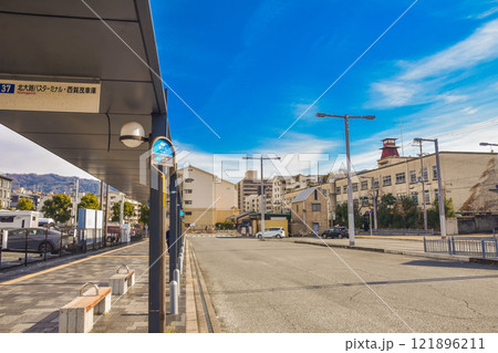 京都市東山区　三条京阪駅前周辺の街並み 121896211
