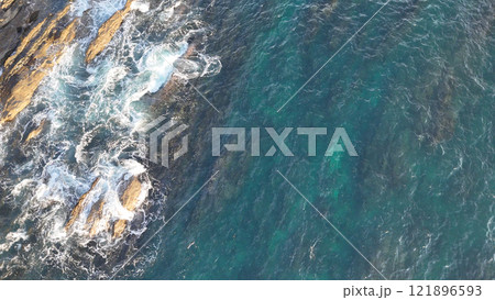 三浦の磯の海面 三浦の磯の海面 121896593