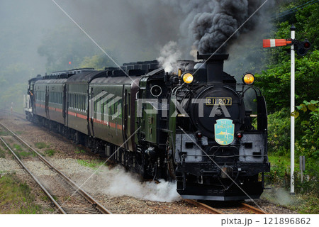 C11 207号機「SL函館大沼号」 函館本線・仁山駅 C11 207号機「SL函館大沼号」 函館本線・仁山駅 121896862