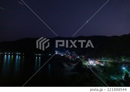 星空の下の駅 121898544
