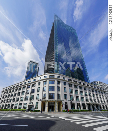 東京駅丸の内駅舎前のJPタワー・KITTE丸の内 121898935