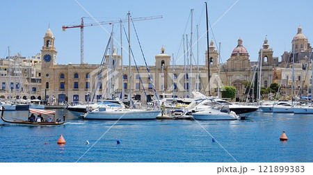 Panoramic Birgu city seen from Senglea in Malta 121899383